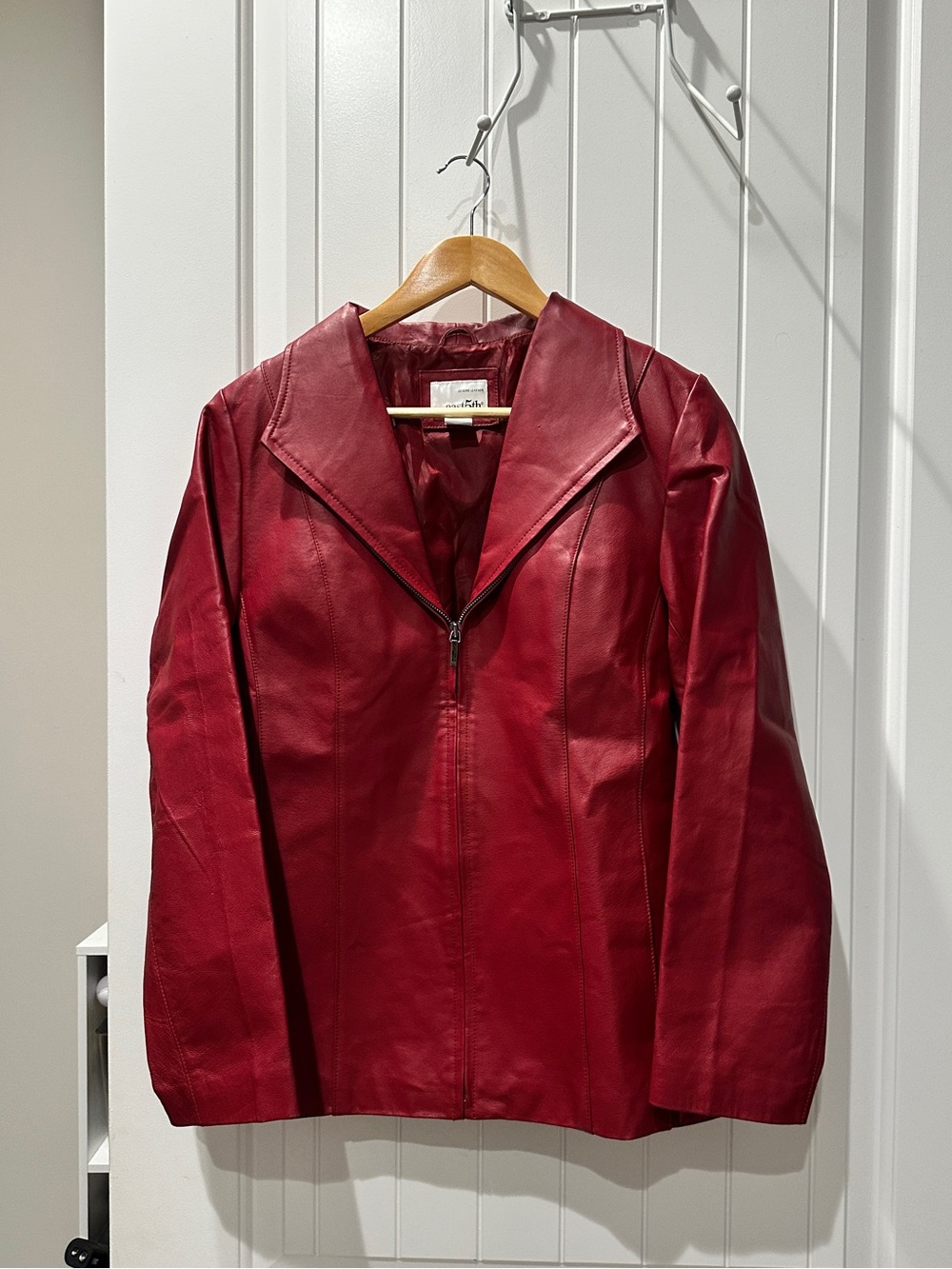 VINTAGE EXCELLENT CONDITION East 5th Women's Cherry Red Leather Jacket